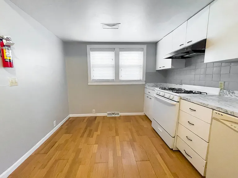 1408 N Mann Ave — Photo 6