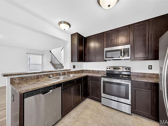 4th image of 1315 New Charter Ln