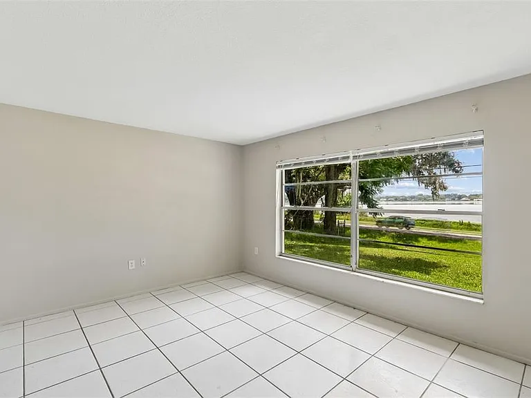 400 E Silver Star Rd — Photo 8