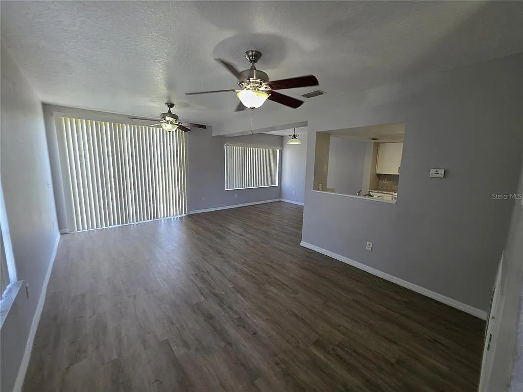 3 bed, 2.0 bath, 1887 sqft, $1,500 — Photo 3