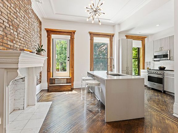 2nd image of 272 Stuyvesant Ave