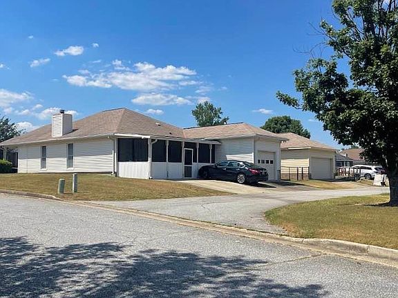3rd image of 5778 Stoneridge Dr