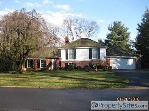 2nd image of 1364 Country Club Dr