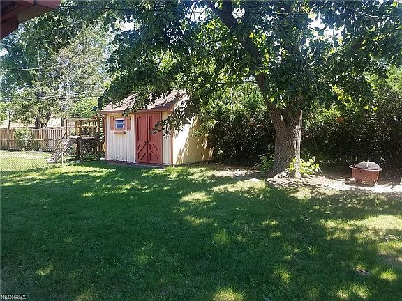 5th image of 699 Hemlock Dr