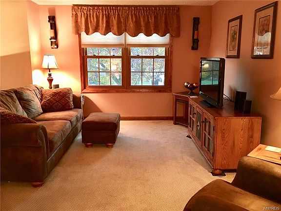3rd image of 98 Dubonnet Dr