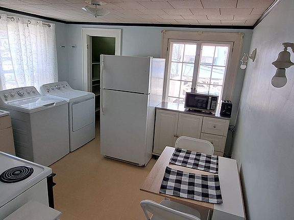 2nd image of 134 E Henrietta St #2