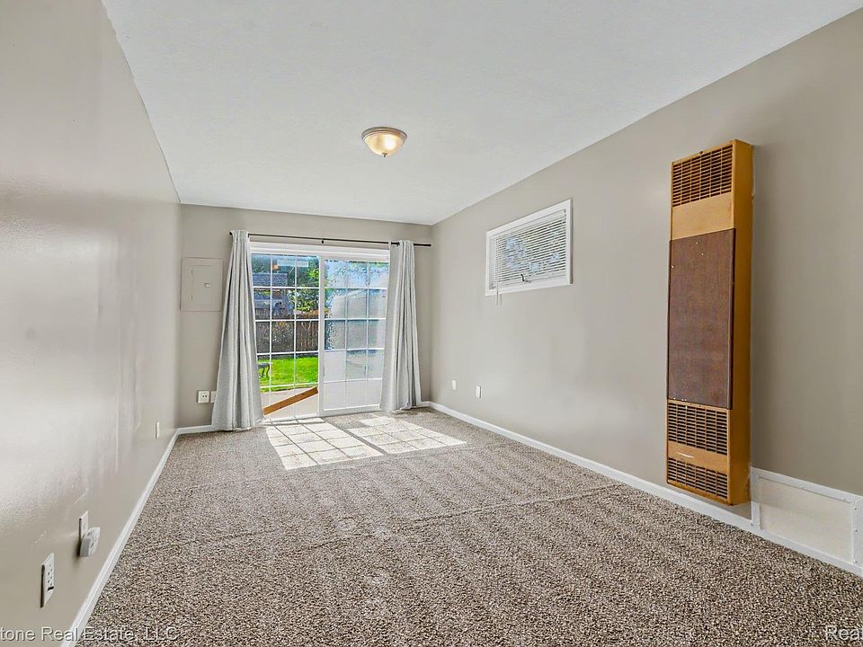 255 W Farnum Ave, photo 15