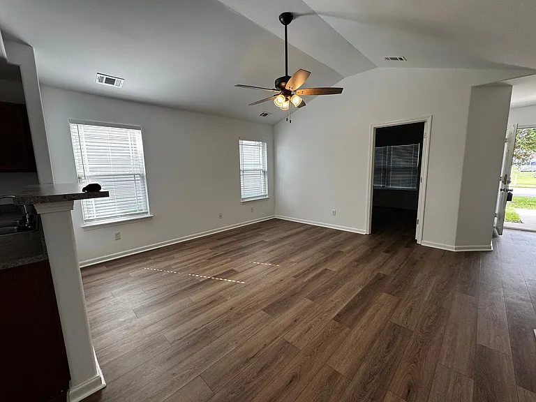 115 Fox Glen Ct — Photo 12