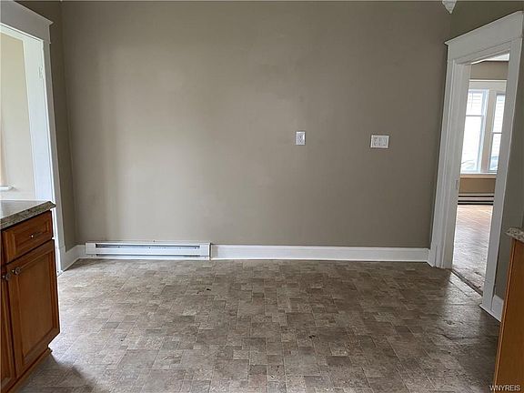 5th image of 421 Woodside Ave