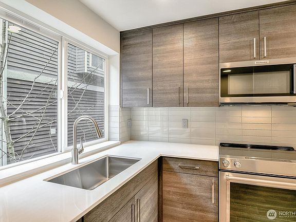 4th image of 1919 24th Avenue S #D