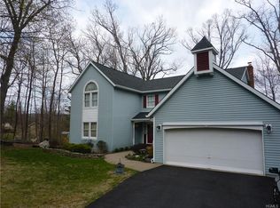 22 Dogwood Dr, Central Valley, NY 10917