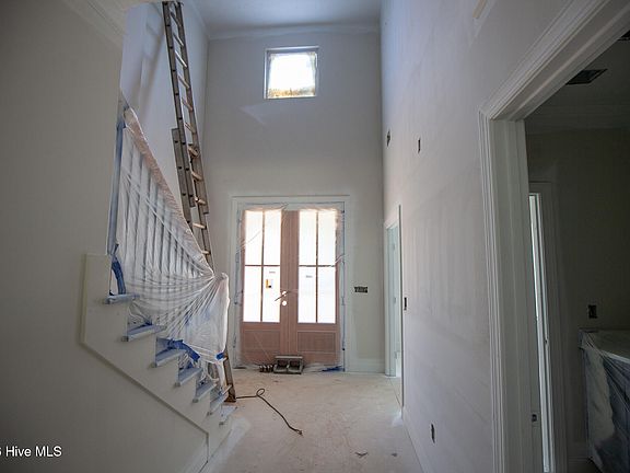 5th image of 904 Fairbourne Drive