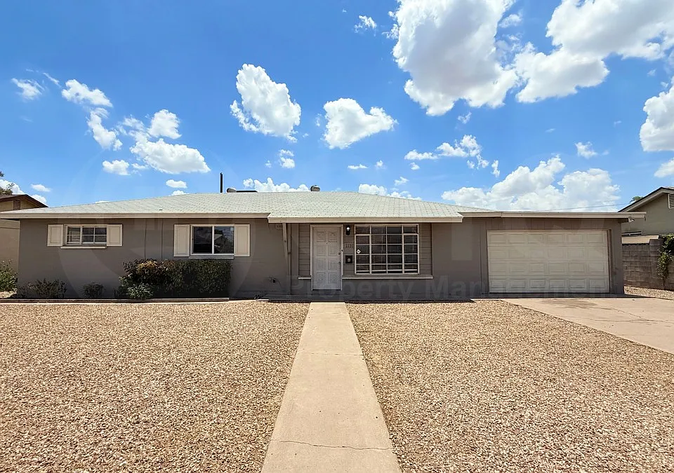 2131 W Luke Ave