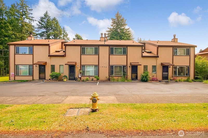 3rd image of 1608 Ruddell Road SE