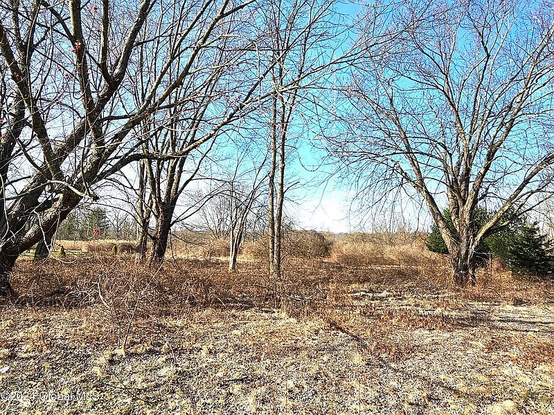 3rd image of 545 Wemple Road