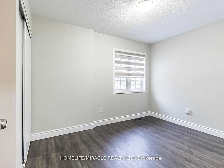 17 Roadmaster Ln #UPPER — Photo 2