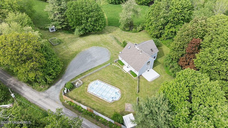 5th image of 141 Beacon Hill Road