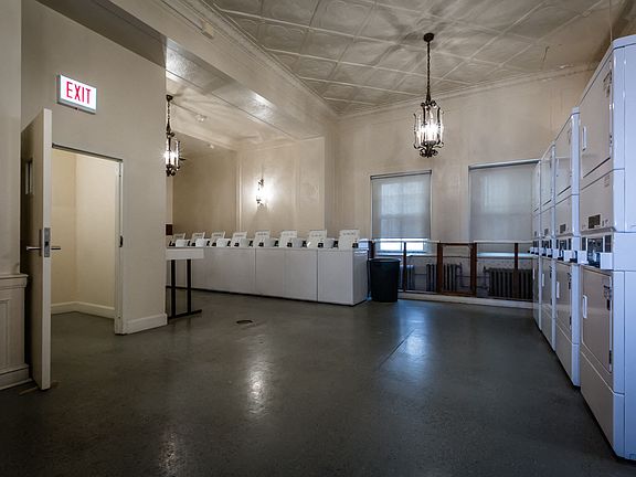 5th image of 5107 S Blackstone Ave #902