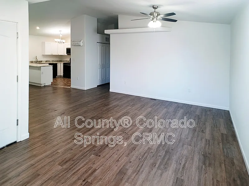 Building Photo - 53 Royal Crest Dr