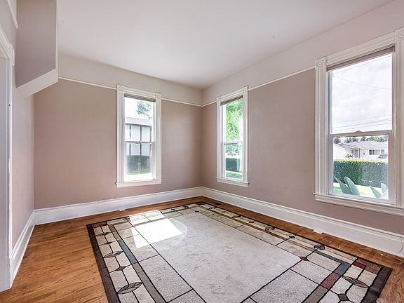 4th image of 142 N Olive St
