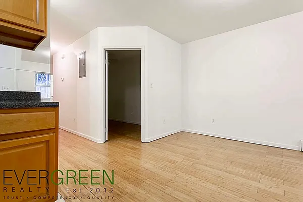 Rented by Safdie Realty Group | media 24