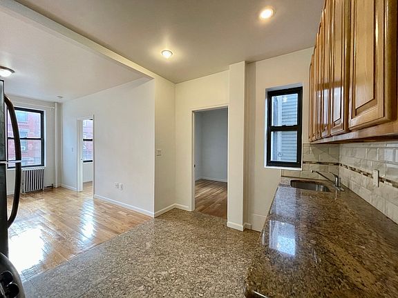 3rd image of 650 Manhattan Ave #10R