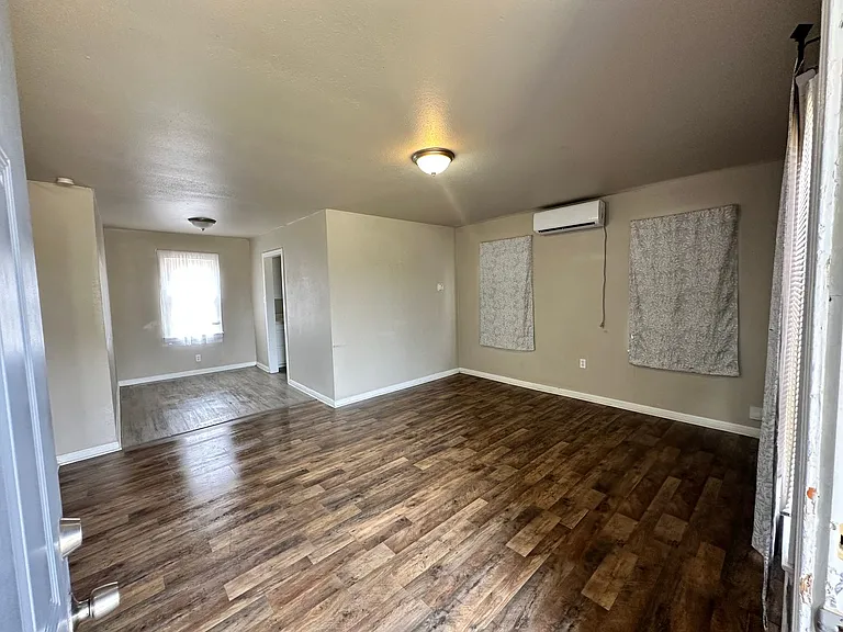 4210 S Harrison St — Photo 2