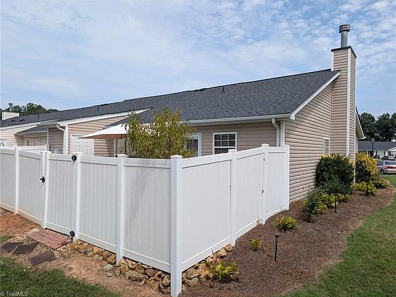 4th image of 1008 Chesapeake Ln