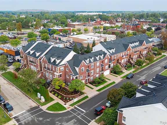 3rd image of 110 West Rd