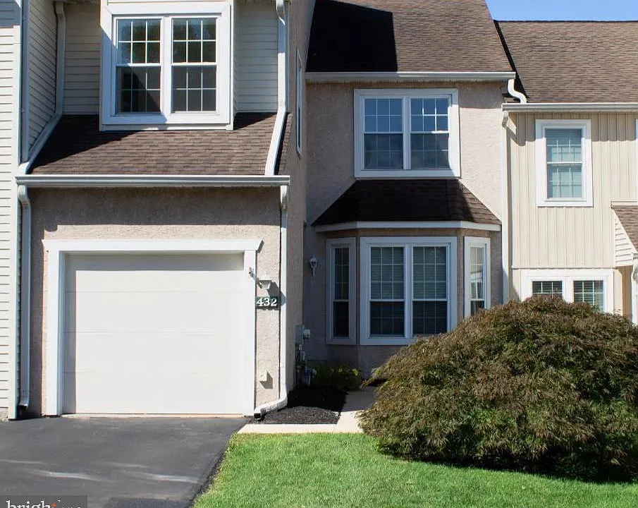 432 Country Club Dr