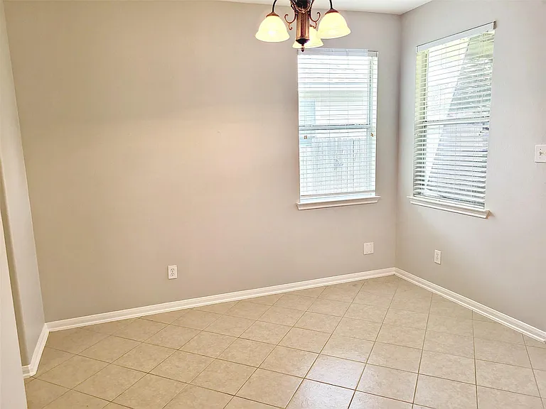 15106 Petties Way — Photo 9