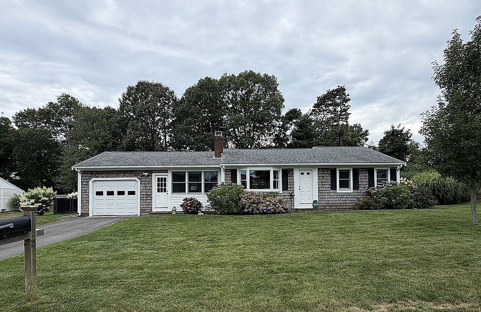 1st image of 15 Buckwood Dr