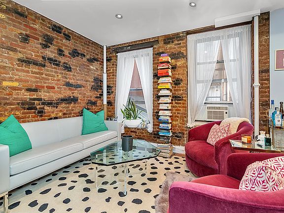 2nd image of 141 W 10th St APT 12