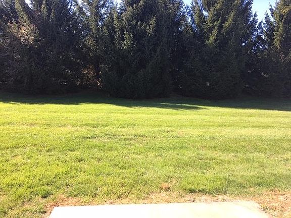 3rd image of 419 Elizabeth Ln