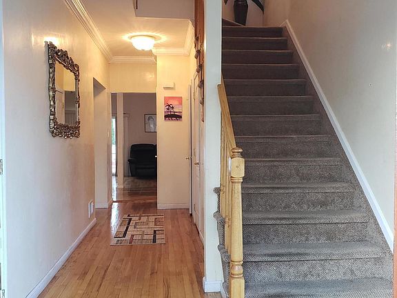 4th image of 343 Dongan Hills Ave