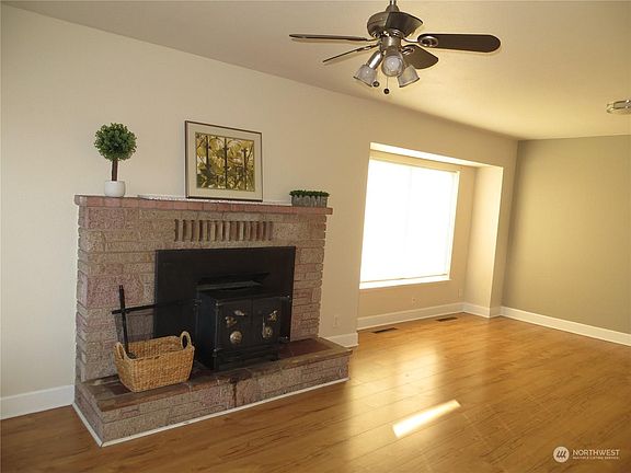 3rd image of 611 Dearborn Ave