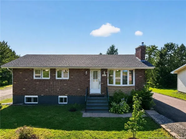 407 Fox Creek Rd, Dieppe, NB E1A 7M5
