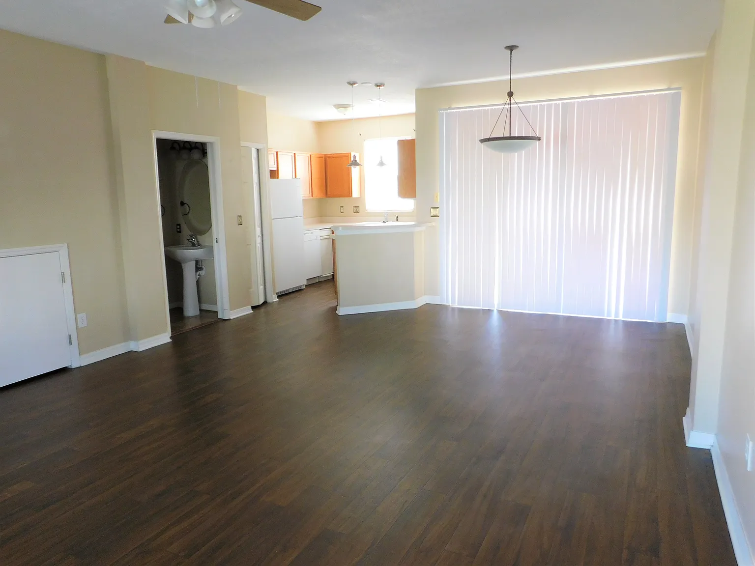 Beautiful Townhouse In Westchase/Countryway Area — Photo 3