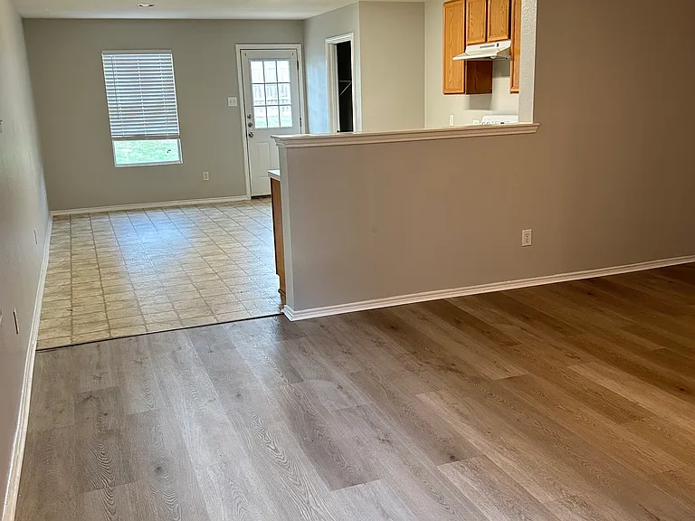 1306 Riviera Dr — Photo 7