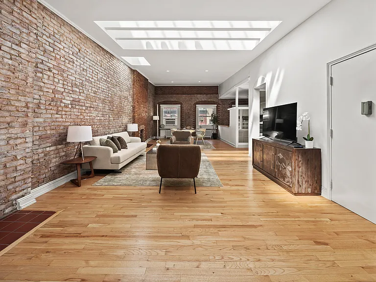 318 W 14th St #4 — Photo 2