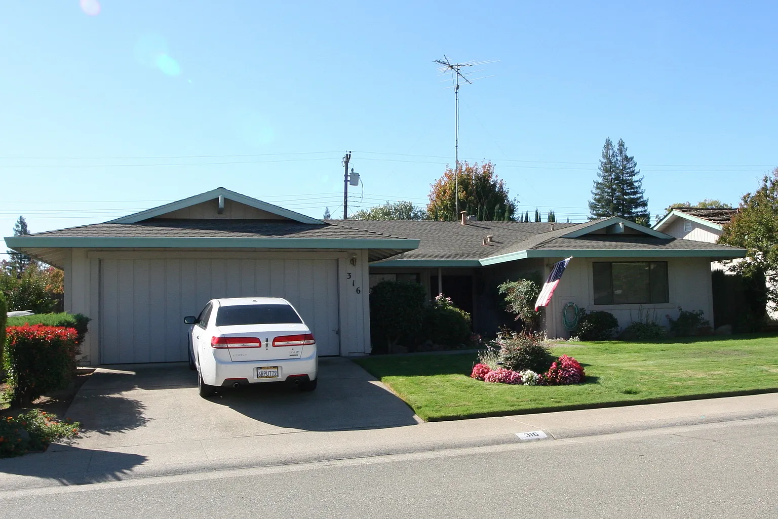 316 James Dr photo 1