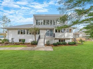 852 Pondview Rd, Riverhead, NY 11901