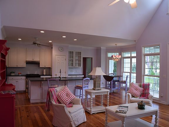 4th image of 31 Dolphin Point Drive