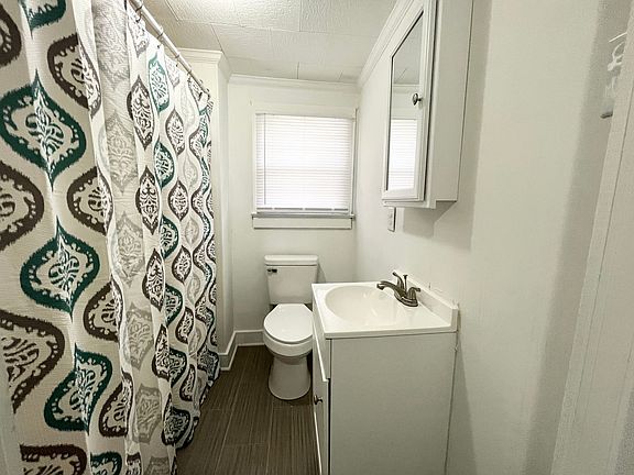 5th image of 107 E Ward St