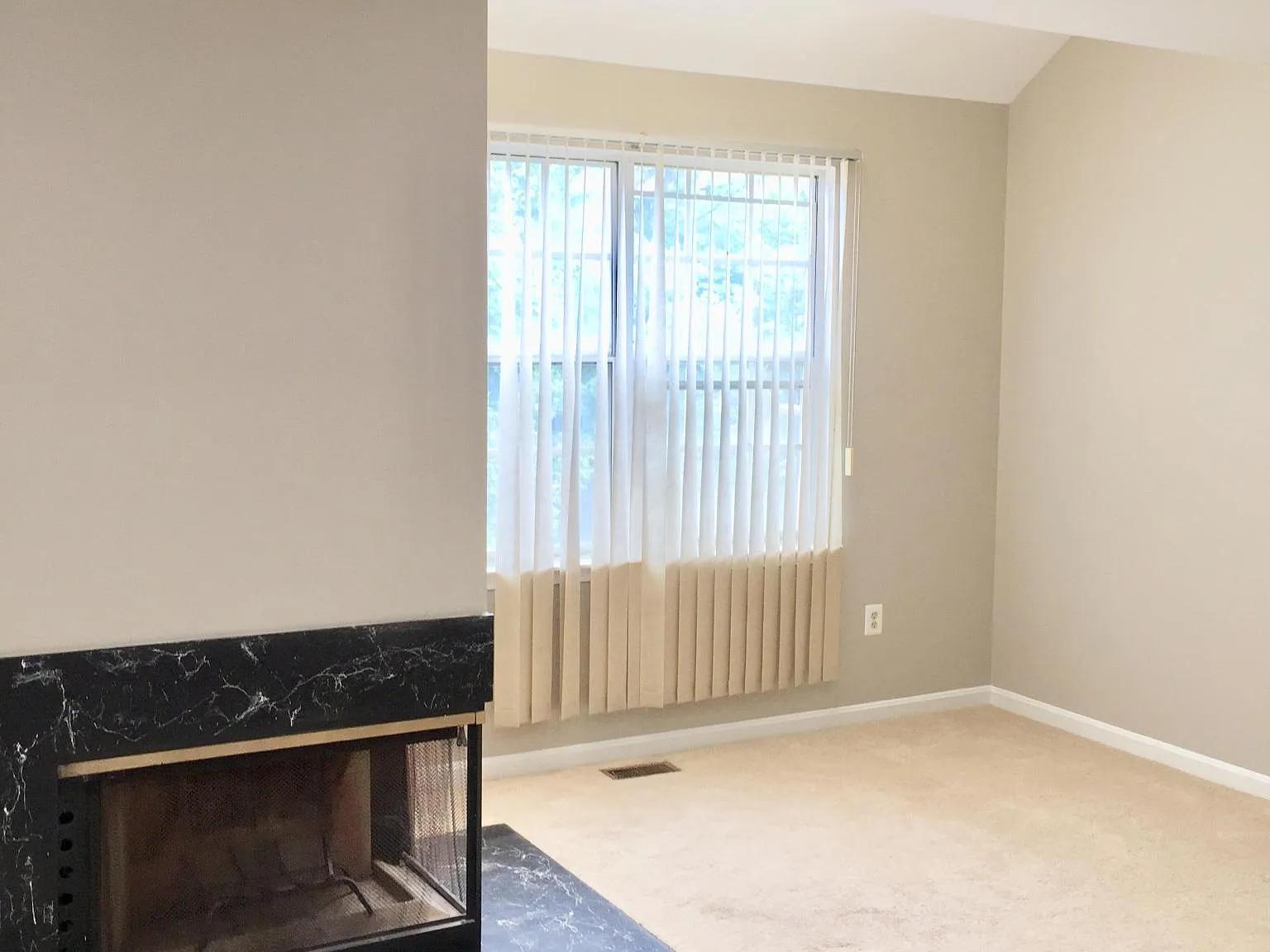 4 bed, 3.5 bath, 2100 sqft, $3,995 — Photo 4