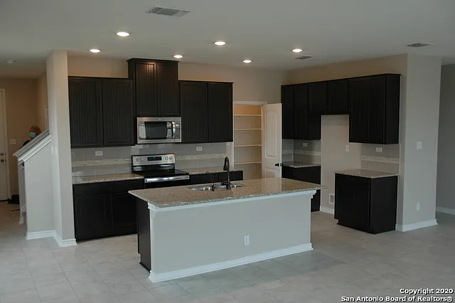 1905 Brook Bnd — Photo 4