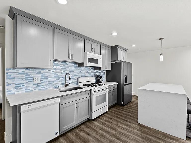 1029 S Montebello Blvd — Photo 33