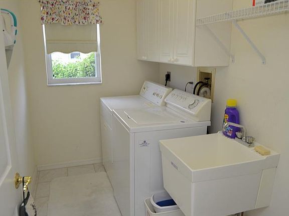 5th image of 6681 Deering Cir