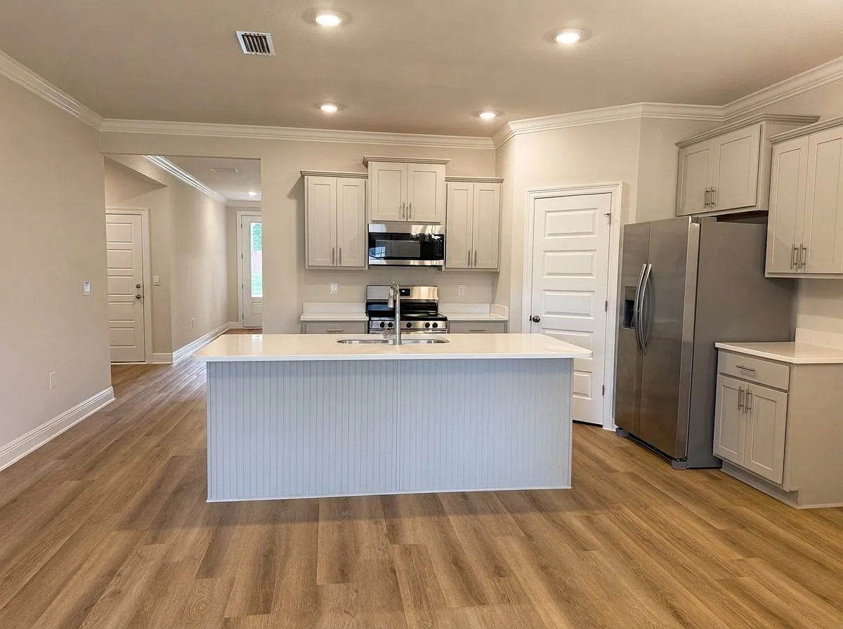 Spacious 4 Bed/2 Bath Single Family Home in Fairhope - $2300/mo — Photo 1