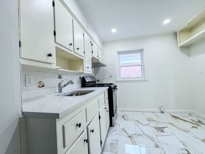 (Undisclosed Address), New Hyde Park, NY, 11040